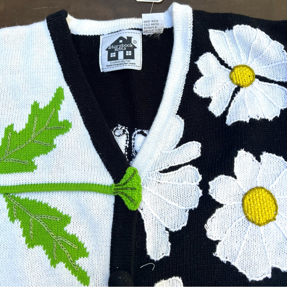 Storybook Knits Flower Medium Embellished Women’s Sweater New - Picture 5 of 9